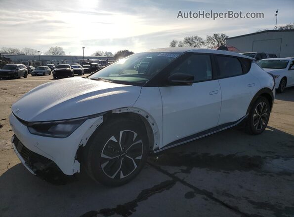 KNDC34LA2R5211717 2024 KIA EV6 White 