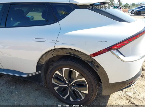 KNDC34LA5N5059703 2022 KIA EV6 White 