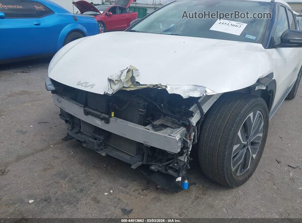 KNDC34LB1N5045080 2022 KIA EV6 White Vista frontal