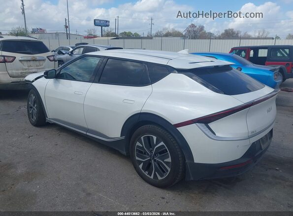 KNDC34LB1N5045080 2022 KIA EV6 White Trasero izquierdo