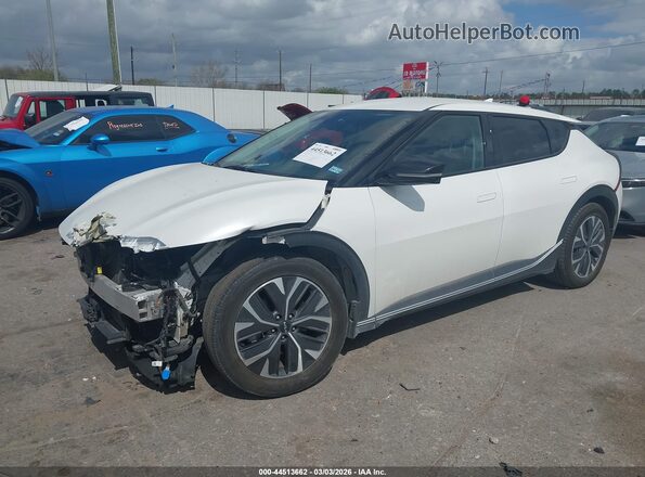 KNDC34LB1N5045080 2022 KIA EV6 White Vista tres cuartos delantera izquierda
