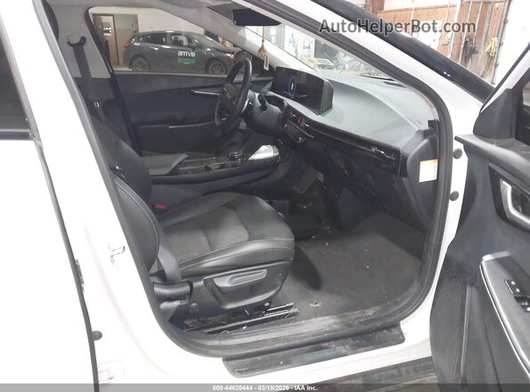 KNDC3DLC7R5210032 2024 KIA EV6 White Սալոնի դիմացի տեսք