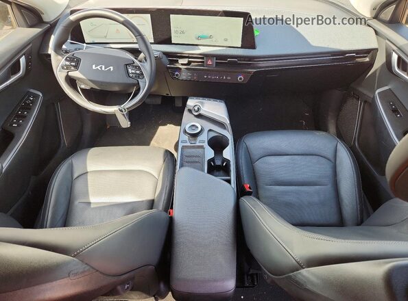 KNDC3DLC8N5074004 2022 KIA EV6 White Dashboard view