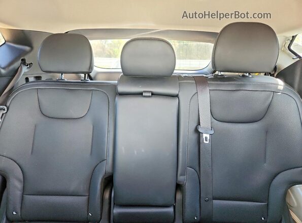KNDC3DLC8N5074004 2022 KIA EV6 White Rear seats view