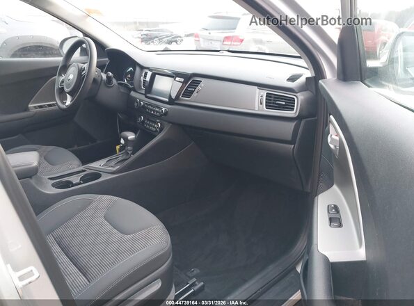 KNDCB3LC1K5240789 2019 KIA NIRO Серебряный Вид салона спереди
