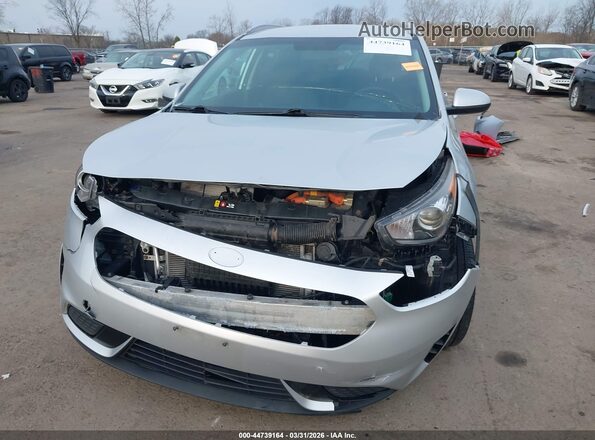 KNDCB3LC1K5240789 2019 KIA NIRO Серебряный Вид спереди