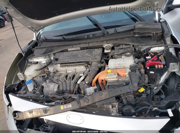 KNDCB3LC1K5240789 2019 KIA NIRO Серебряный Вид сзади