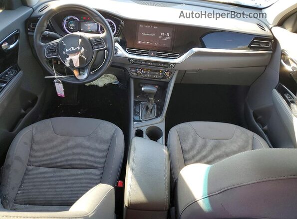 KNDCB3LC2N5527465 2022 KIA NIRO Blue Dashboard view