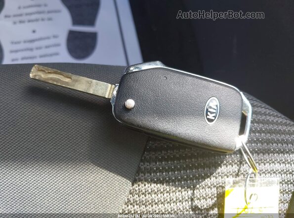 KNDCB3LC3M5463564 2021 KIA NIRO Red Dashboard view