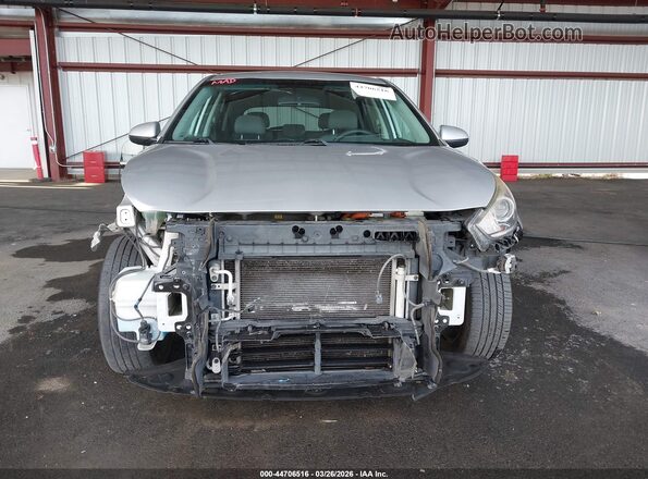 KNDCB3LC7J5210131 2018 KIA NIRO Silver Widok wnętrza z tyłu