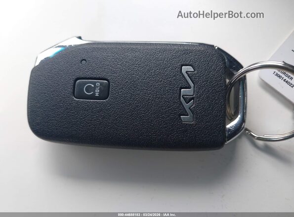 KNDCB3LC9N5549155 2022 KIA NIRO White Vista del salpicadero