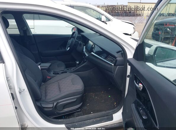 KNDCB3LC9N5549155 2022 KIA NIRO White Vista interior delantera