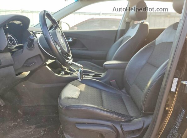 KNDCC3LC3H5086995 2017 KIA NIRO Черный Вид салона спереди