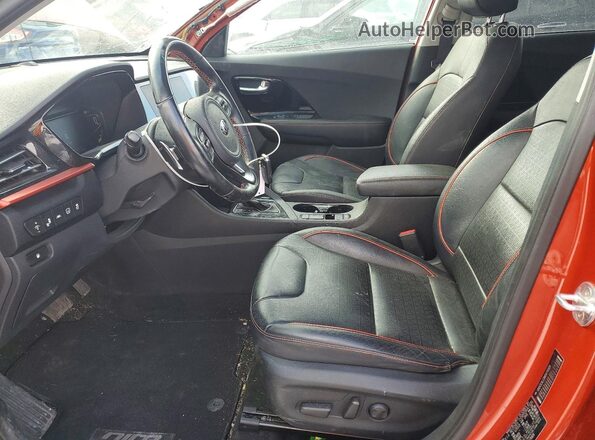 KNDCC3LC3M5476926 2021 KIA NIRO Orange Front interior view