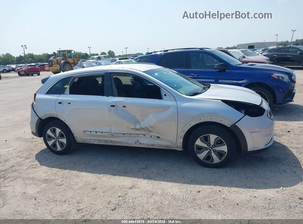 KNDCC3LC8J5124369 2018 KIA NIRO Silver 360 interior view