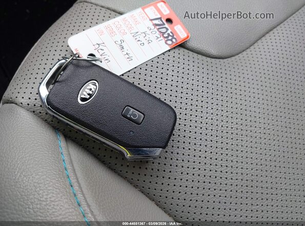 KNDCE3LC4M5486701 2021 KIA NIRO Blue Вид панелі приладів