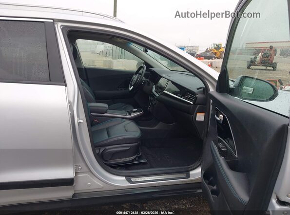 KNDCE3LG0L5037582 2020 KIA NIRO EV Silver Widok wnętrza z przodu
