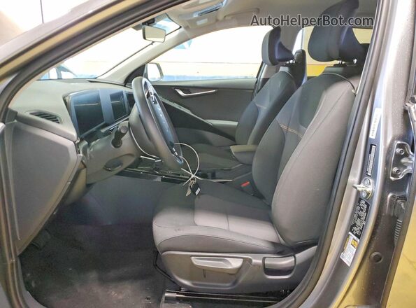KNDCP3LE0T5324669 2026 KIA NIRO Gray Front interior view