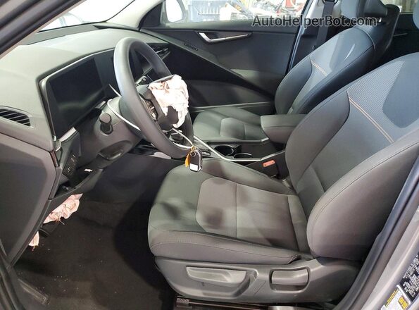 KNDCP3LE1T5327306 2026 KIA NIRO Серый Вид салона спереди