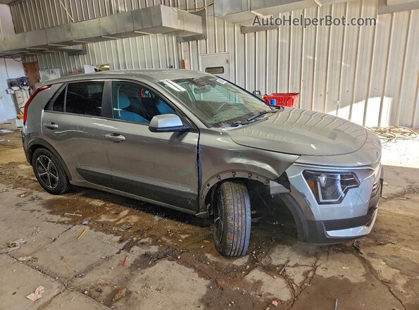 KNDCP3LE2P5065186 2023 KIA NIRO Silver Front right