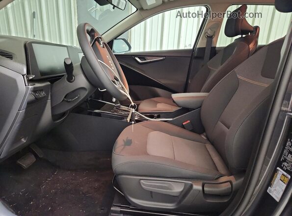 KNDCP3LE3T5316145 2026 KIA NIRO Black Вид салону спереду