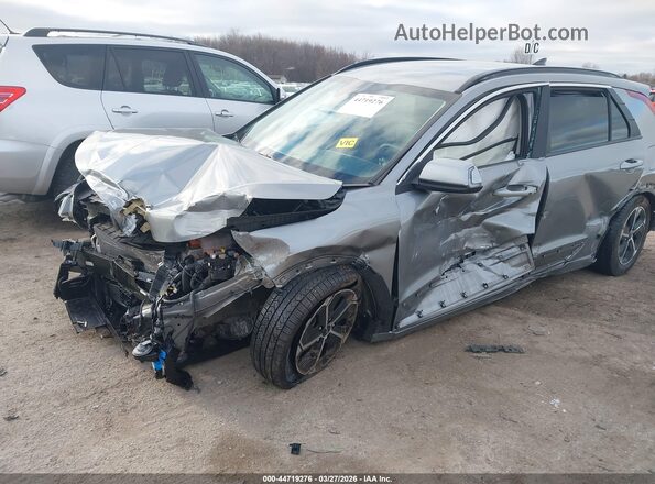 KNDCR3LE0P5036358 2023 KIA NIRO Silver Widok z przodu