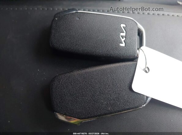 KNDCR3LE0P5036358 2023 KIA NIRO Silver Widok deski rozdzielczej