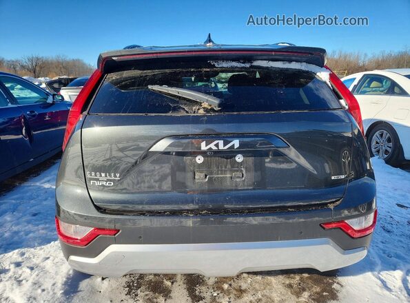 KNDCR3LE6P5051379 2023 KIA NIRO Gray Widok z tyłu