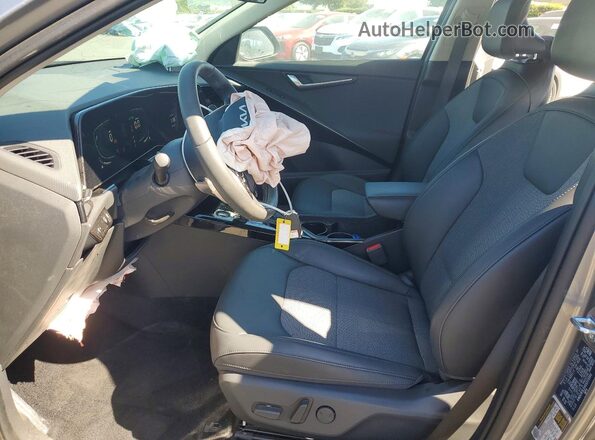 KNDCR3LE6S5273350 2025 KIA NIRO Gray Widok wnętrza z przodu