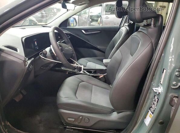 KNDCS3LF0S5284132 2025 KIA NIRO Gray Vista interior delantera