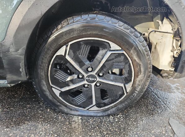 KNDCS3LF6P5067238 2023 KIA NIRO Зеленый 
