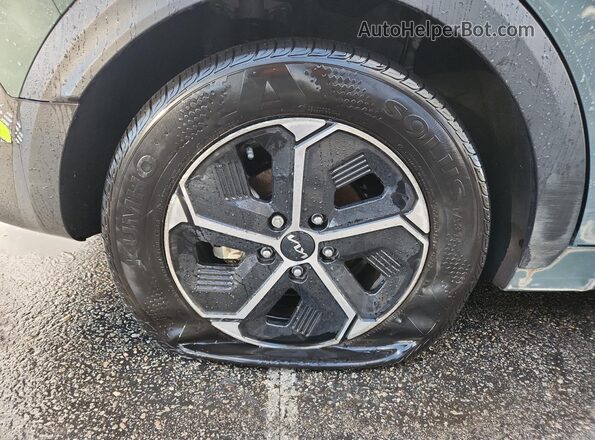KNDCS3LF6P5067238 2023 KIA NIRO Зеленый 