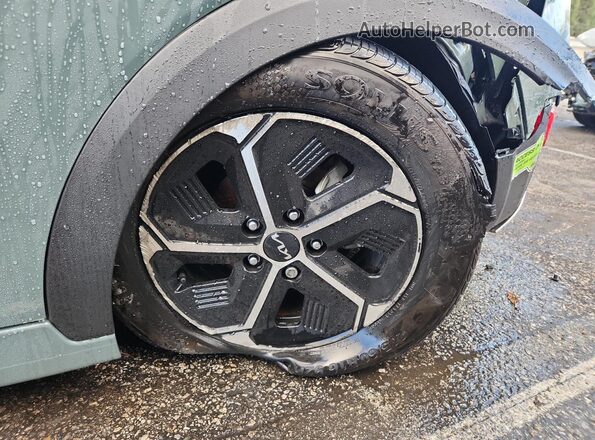 KNDCS3LF6P5067238 2023 KIA NIRO Зеленый 