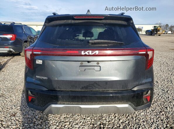 KNDER2AA7S7687907 2025 KIA SELTOS Charcoal Vista trasera