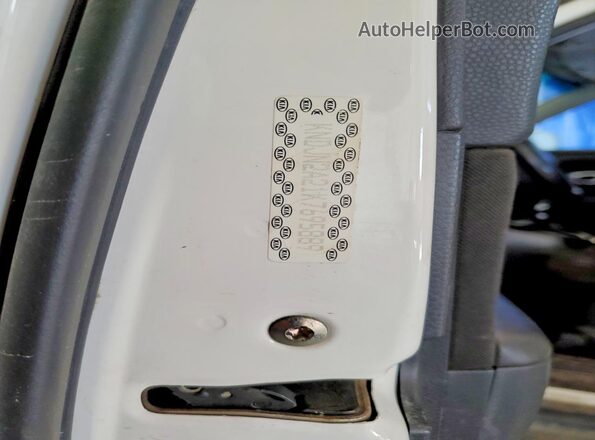 KNDJN2A21K7695889 2019 KIA SOUL White 