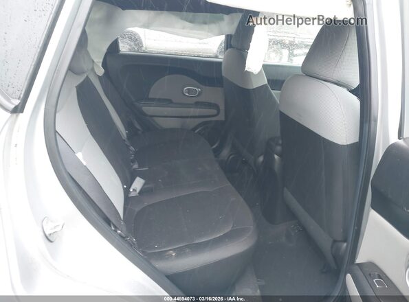 KNDJN2A27H7451883 2017 KIA SOUL Silver VIN կոդի պիտակի տեսք