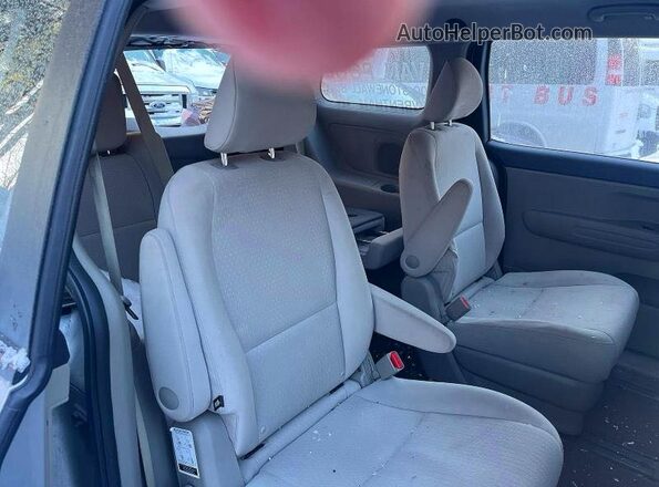 KNDMA5C16H6264736 2017 KIA SEDONA Серый Вид сзади