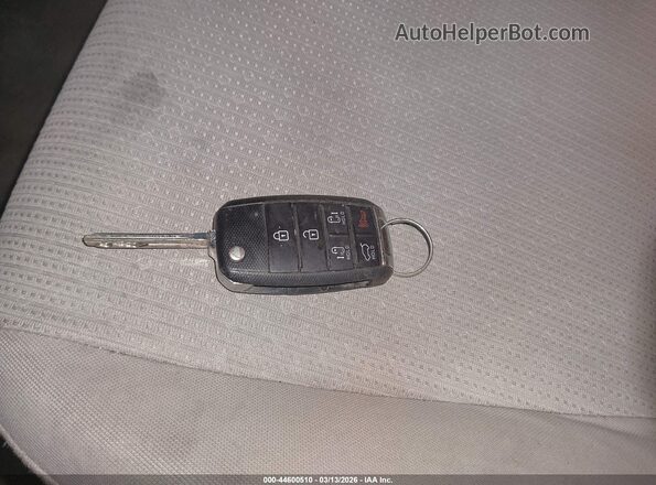 KNDMB5C13G6090524 2016 KIA SEDONA Gray Dashboard view