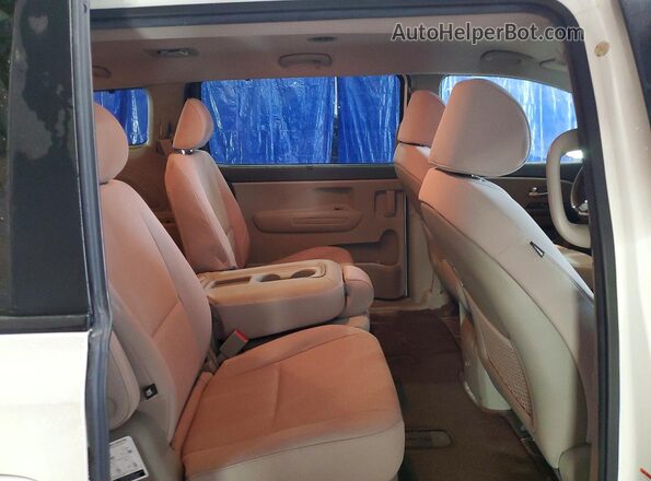 KNDMB5C14G6189806 2016 KIA SEDONA White Սալոնի հետևի տեսք