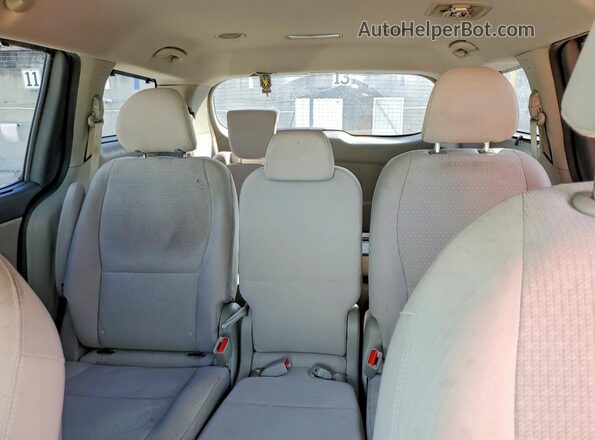 KNDMB5C1XG6179796 2016 KIA SEDONA Silver Widok tylnych siedzeń