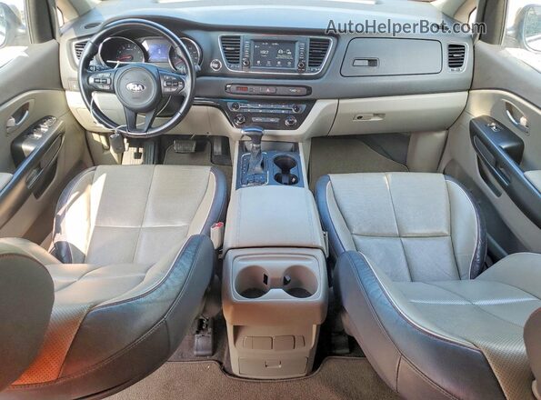 KNDMB5C1XH6267717 2017 KIA SEDONA Серебряный Вид панели приборов