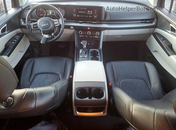 KNDNB4H32P6229034 2023 KIA CARNIVAL Темно-бордовый Вид панели приборов