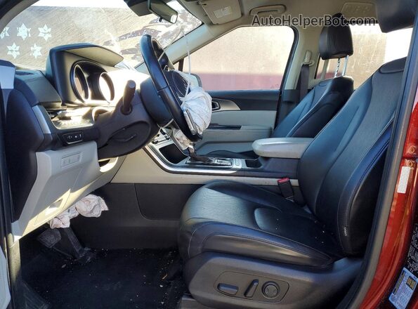 KNDNB4H33N6096037 2022 KIA CARNIVAL Red Widok wnętrza z przodu
