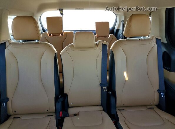 KNDNB4H33R6388907 2024 KIA CARNIVAL Black Widok tylnych siedzeń