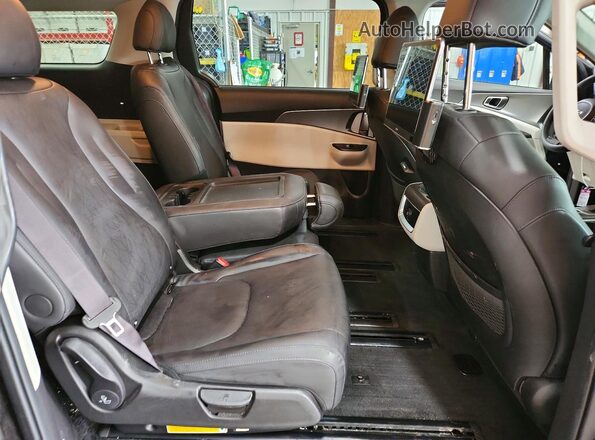 KNDNB4H34P6234798 2023 KIA CARNIVAL Blue Rear interior view
