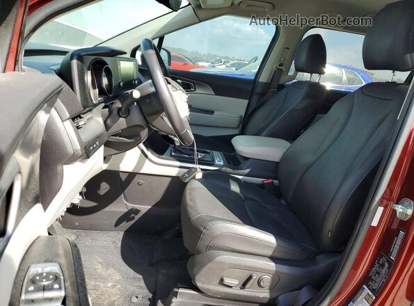 KNDNB4H3XP6249385 2023 KIA CARNIVAL Burgundy Front interior view
