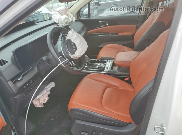 KNDNE5H3XR6350202 2024 KIA CARNIVAL White Front interior view