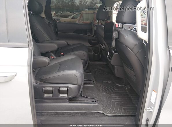 KNDNE5K32S6471790 2025 KIA CARNIVAL MPV Gray Widok naklejki z numerem VIN