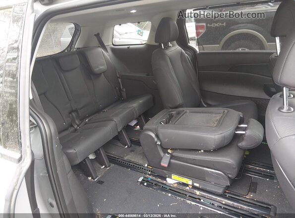 KNDNE5K33T6593138 2026 KIA CARNIVAL MPV Gray Widok naklejki z numerem VIN