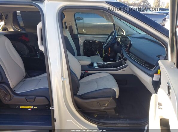 KNDNE5KAXT6124367 2026 KIA CARNIVAL MPV HYBRID Silver Вид салону спереду